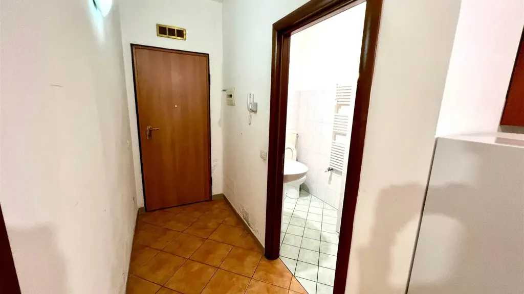 Salles de bain - Trilocale with Large Windows in Florence