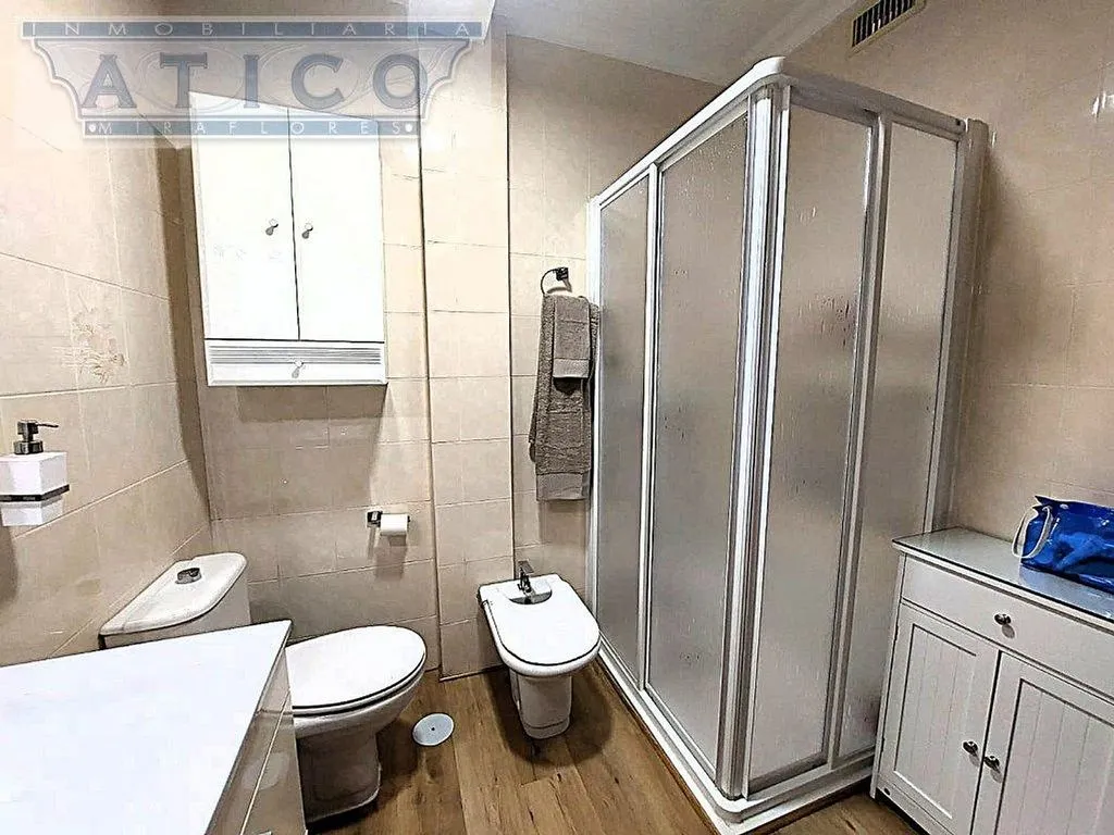 Salles de bain - Apartment with Terrace in Carmona Road Area