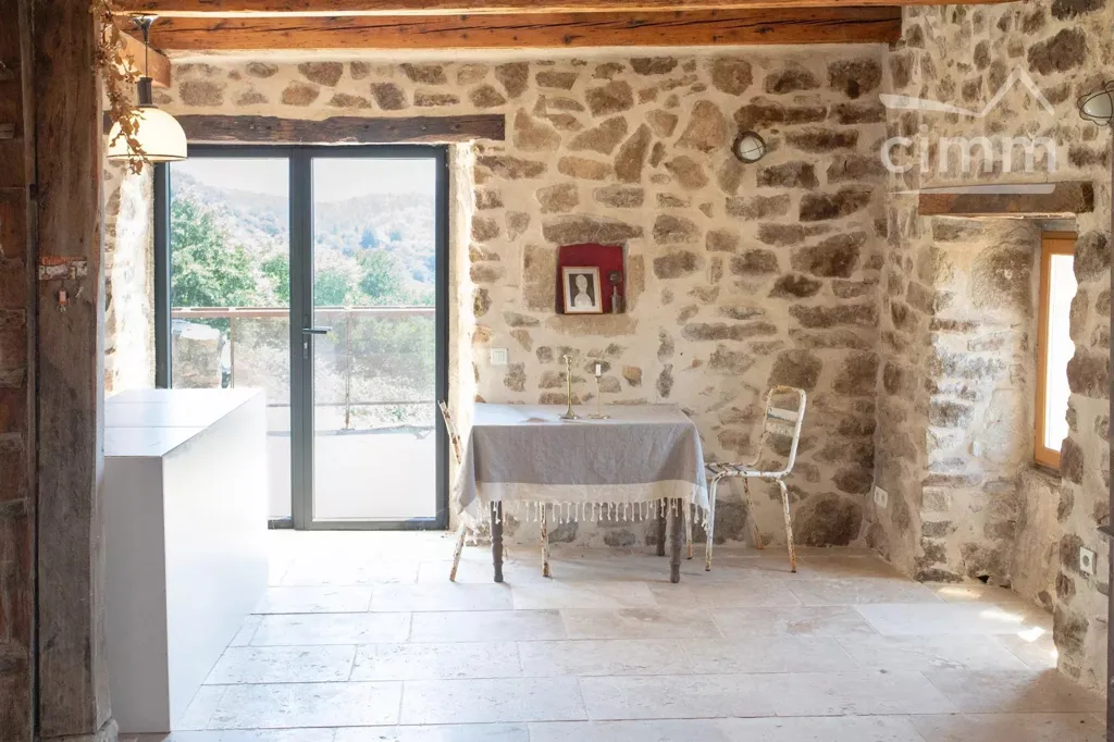 Salle à manger - Maison en pierre avec vue panoramique à Saint-Andéol-de-Vals