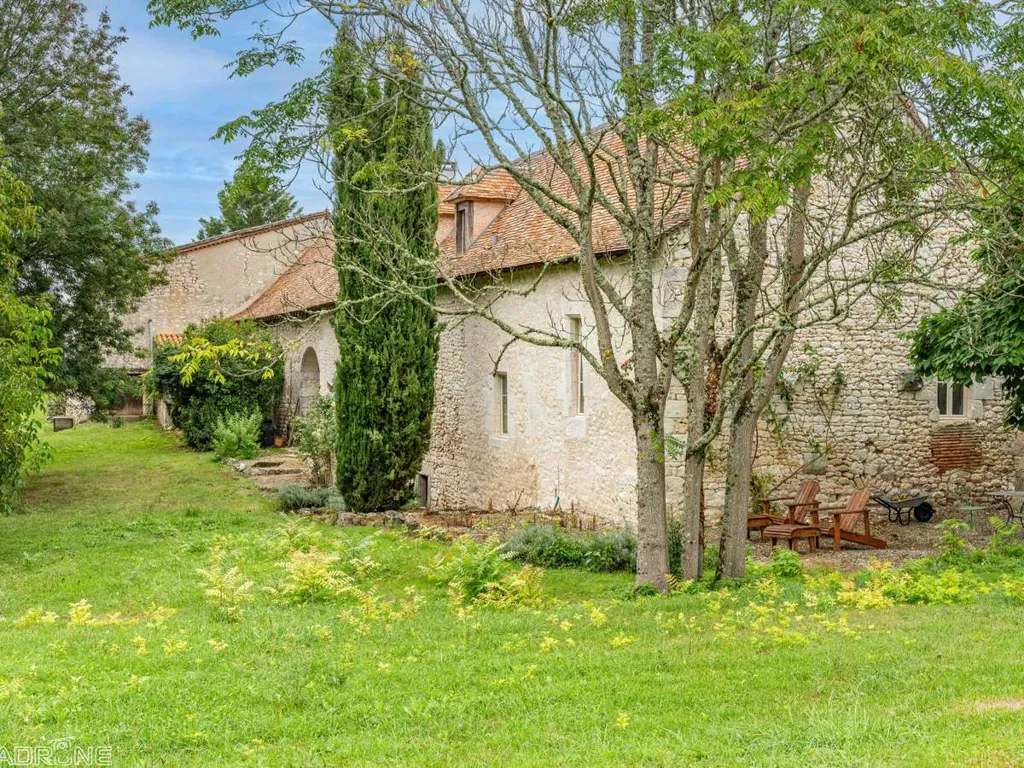 Jardin - Maison Rénovée du 17ème Siècle avec Piscine à Castillonnès
