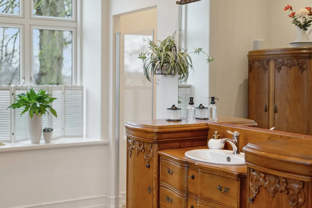 Bathrooms - Historic Manor with Garden in Midtsjælland