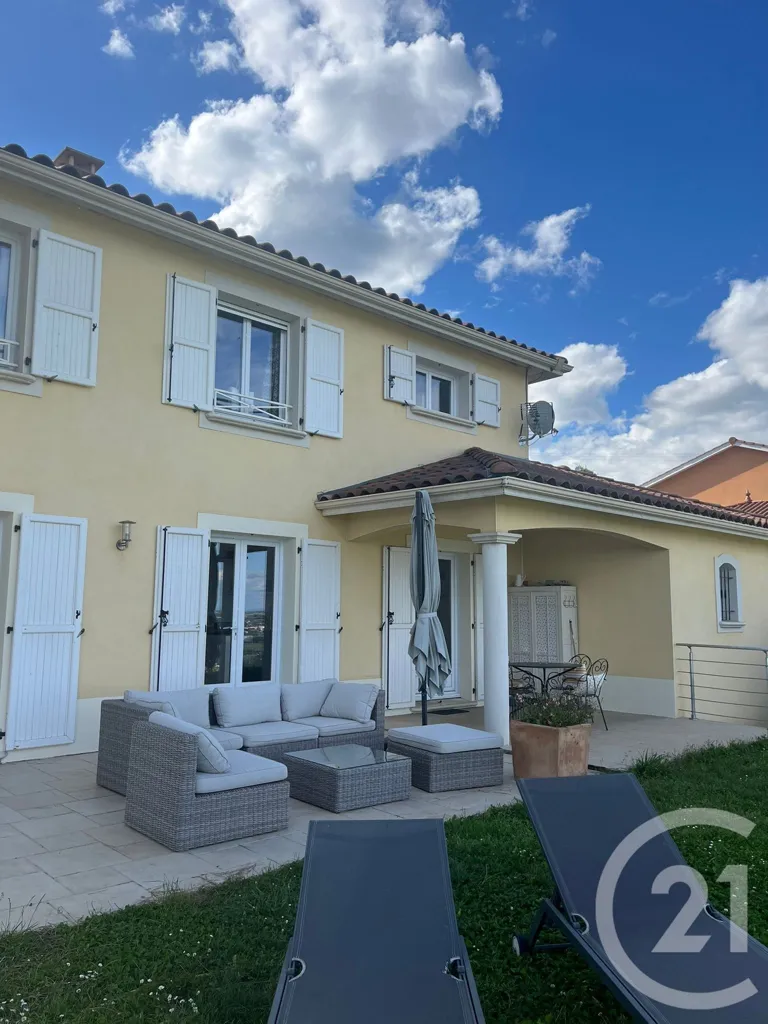 Extérieur - Maison avec Piscine et Vue Imprenable à Pommiers