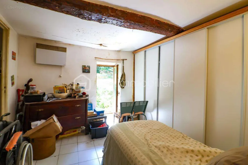 Chambres - Maison de Village avec Combles et Terrain à Cabrières