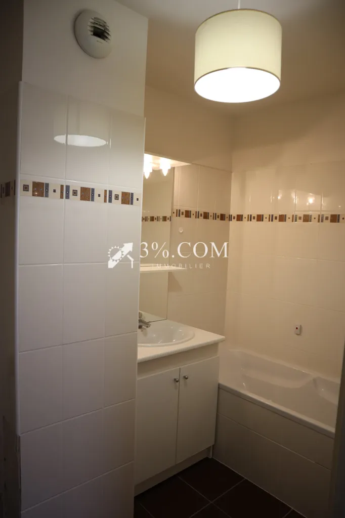 Salles de bain - Appartement T4 avec Balcons et Vue sur Parc à Seclin