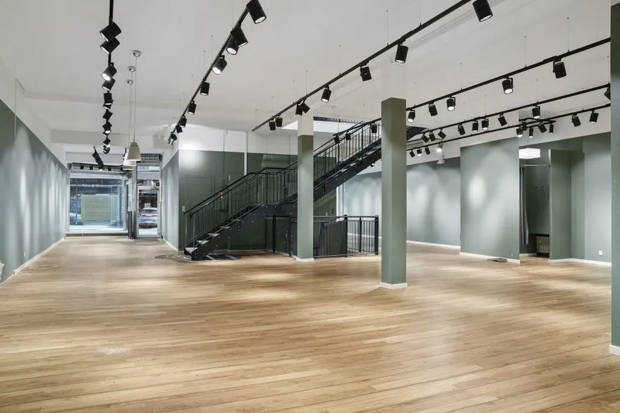 Pièces - Retail Unit with Double Facade in Copenhagen