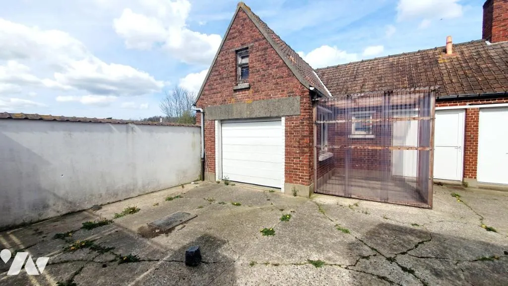 Garage - Immeuble avec 2 Appartements au Centre d'Audruicq