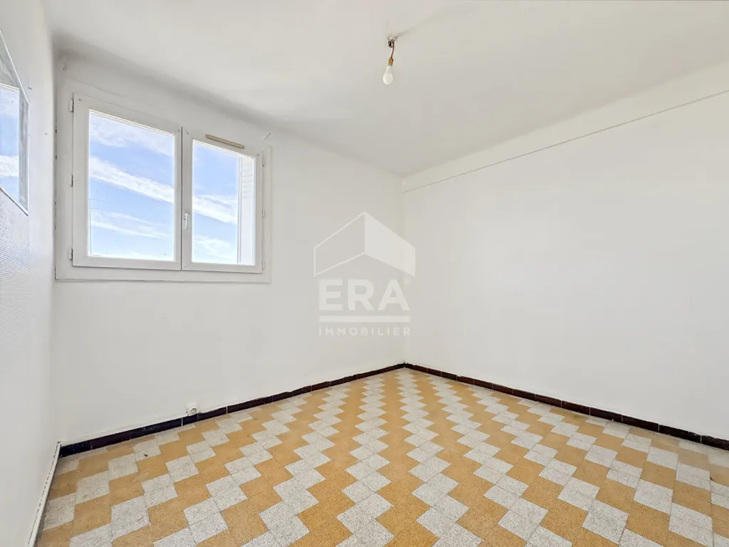 Pièces - Appartement Traversant avec Balcon à Marseille