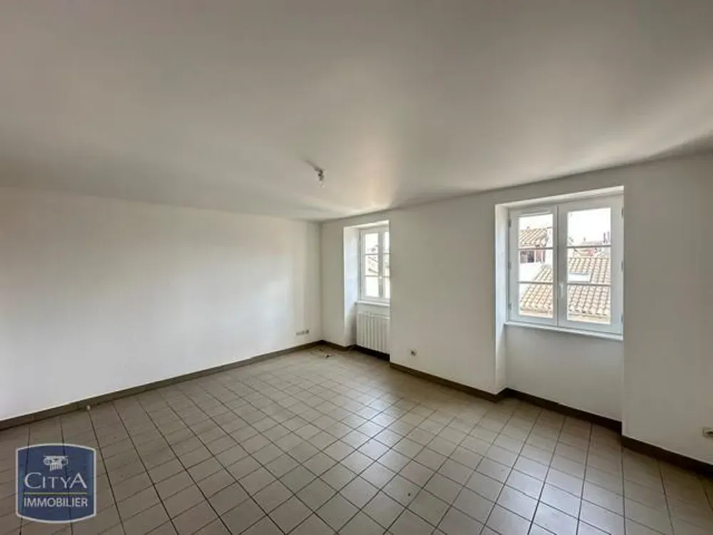 Rooms - Renovated 2-Bedroom Apartment in Mâcon Centre