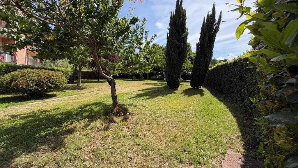Jardin - 2-Bedroom Apartment with Balcony in Capena