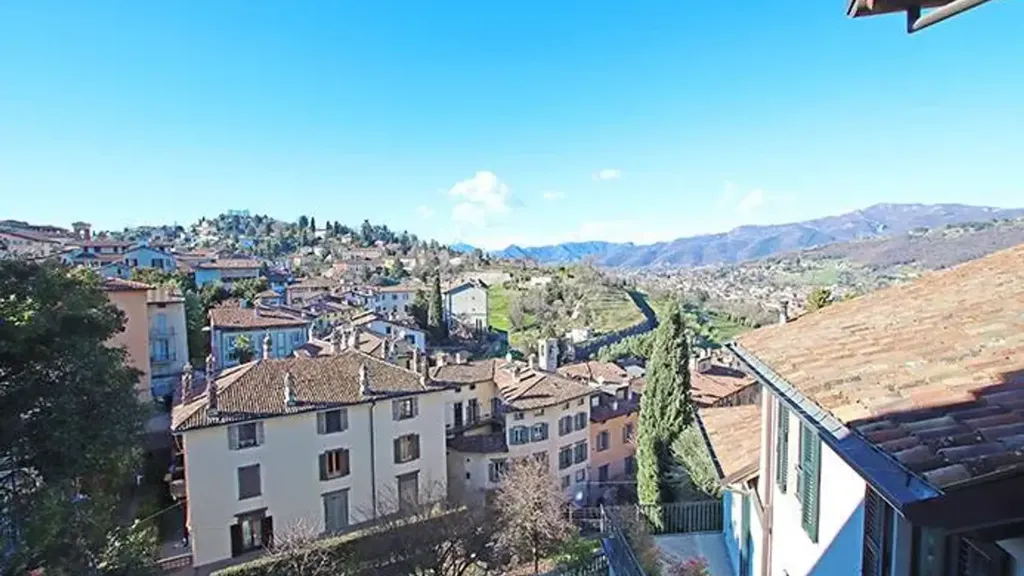 Balcon - Panoramic Apartment in Historic Tower, Bergamo