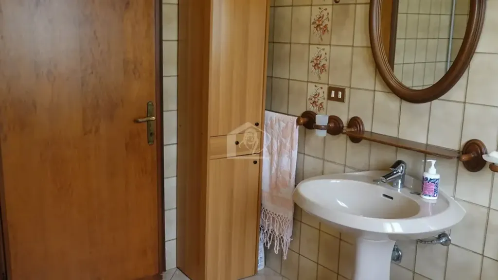 Salles de bain - Semi-detached Apartment with Garden in Suzzara