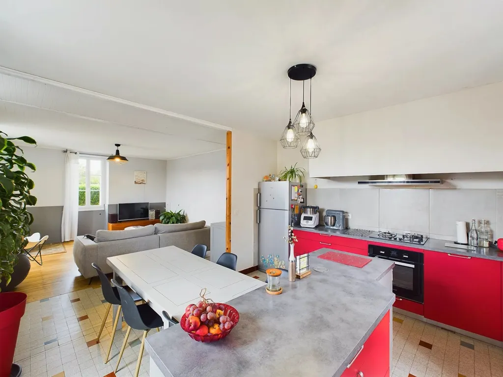 Cucina - Farmhouse with Pool in Vineyard Setting