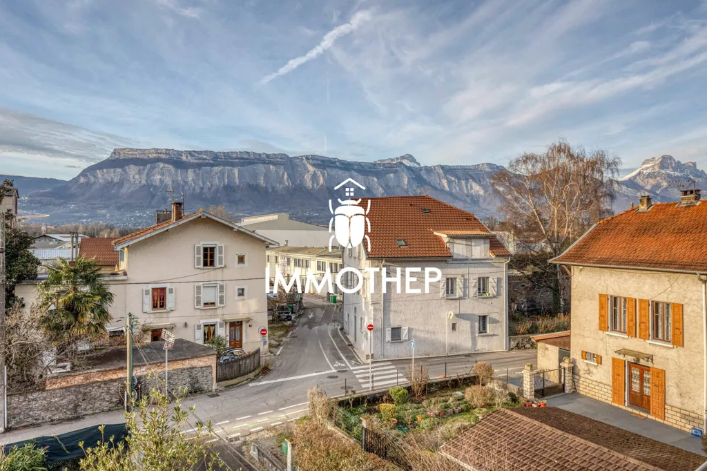 Charming Flat in Historic House, Domène