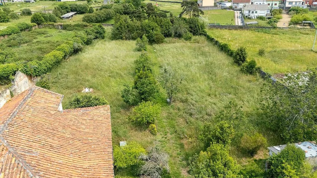 Õhuvaade - Chalet with Large Plot for Renovation in Narón