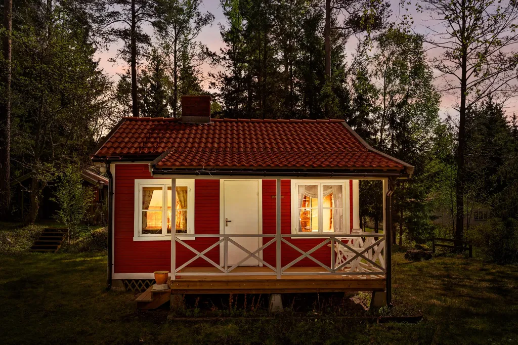 Välivaade - Classic Summer House with Terraces in Kolarvik
