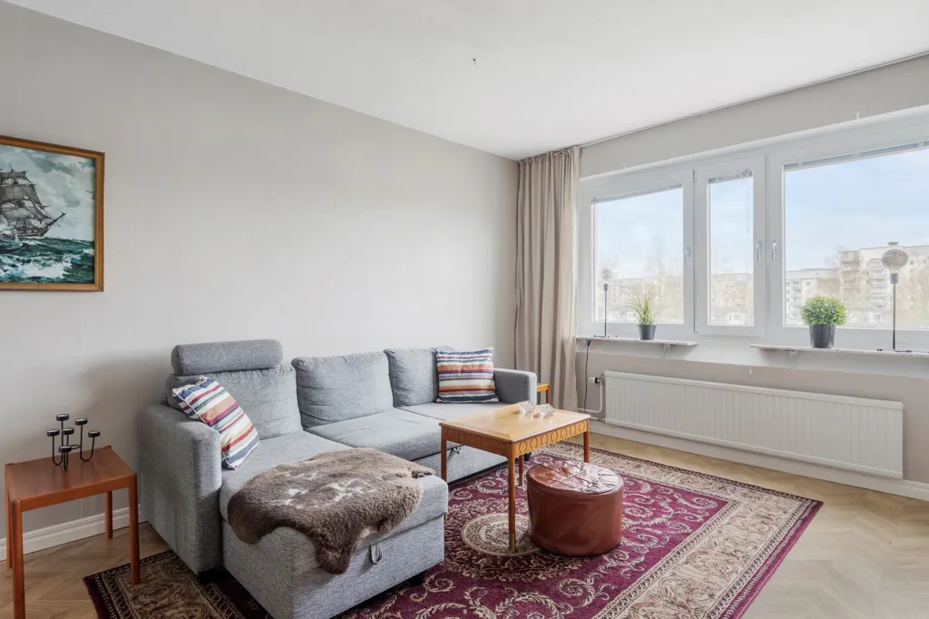 Elutuba - Apartment with Balcony in Mariehem