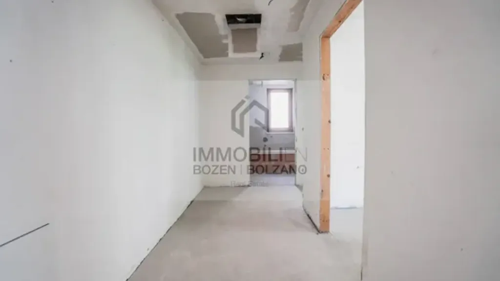 Esik - Rear-Facing Apartment with Terrace in Bolzano