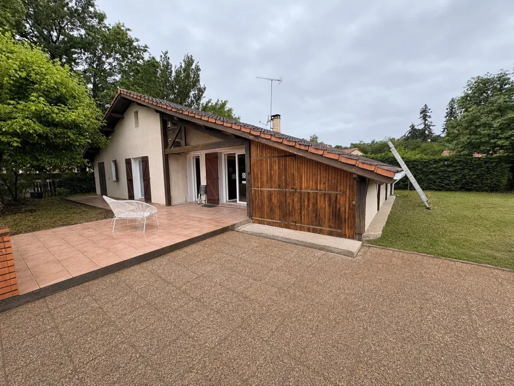Terrasse - Maison au Calme avec Jardin à Caychac