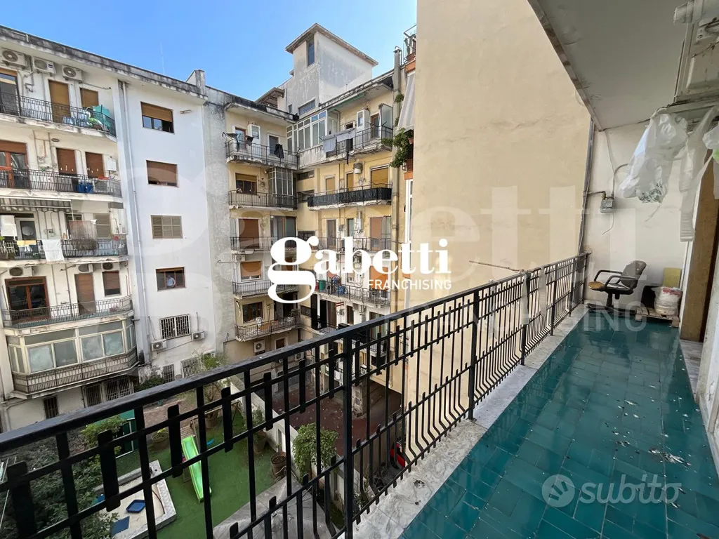 Balcon - Income-Generating Apartment in Central Pompeii