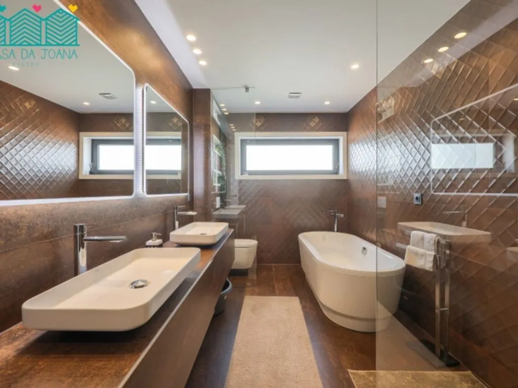 Bathrooms - Luxury Villa with Pool in Azurva, Aveiro