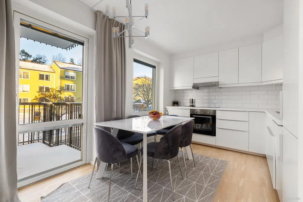 Salle à manger - Apartment with Balcony in Central Huddinge