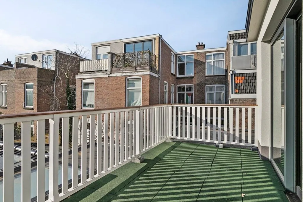 Rõdu - Renovated Apartment with Balcony in The Hague