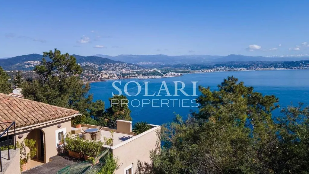 Terrasse - Villa de Luxe avec Piscine et Vue Mer à Théoule-sur-Mer