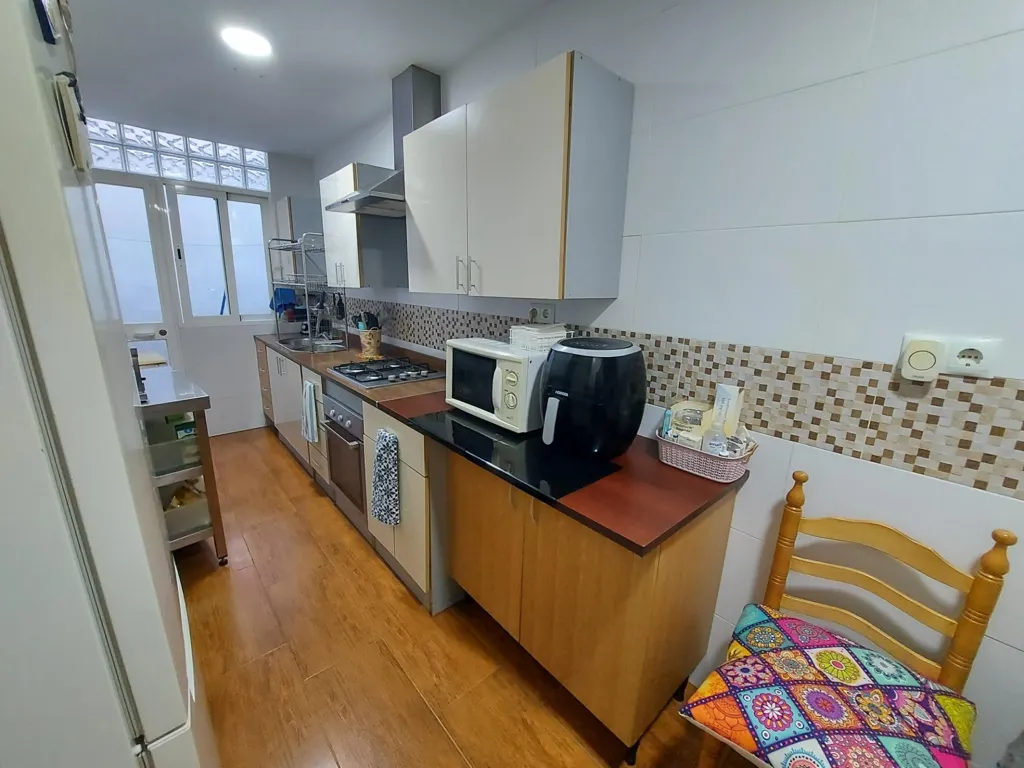 Köök - Charmful Chalet with Terrace in San Basilio