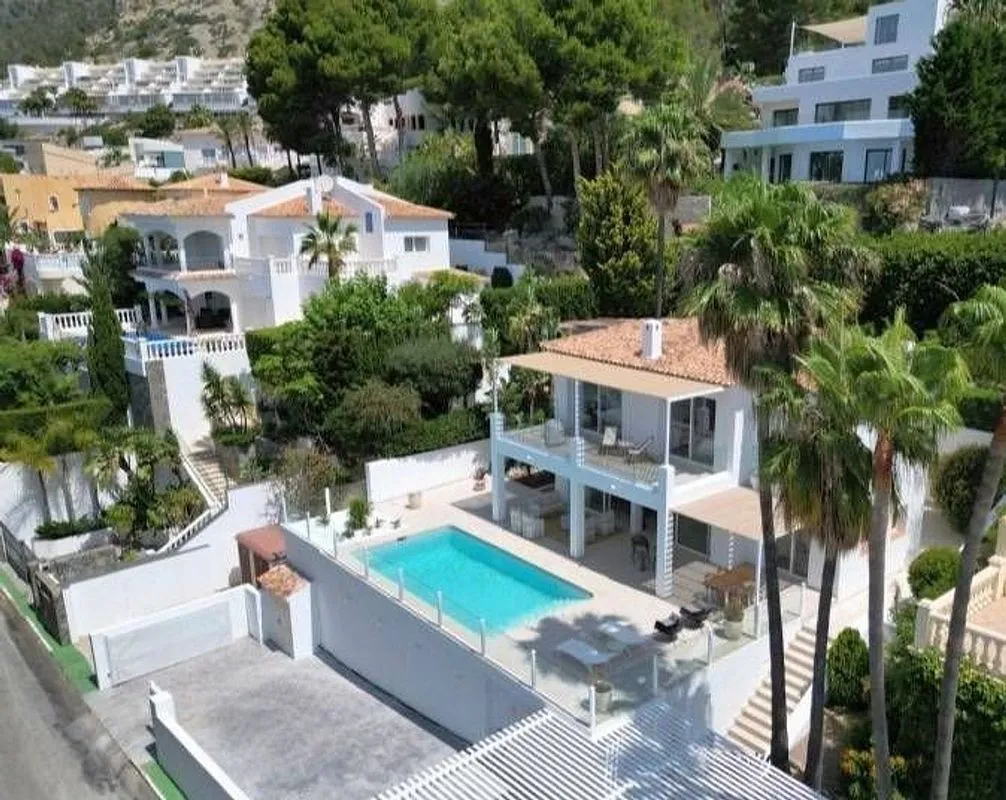 Bassein - Contemporary Villa with Pool in Altea Hills