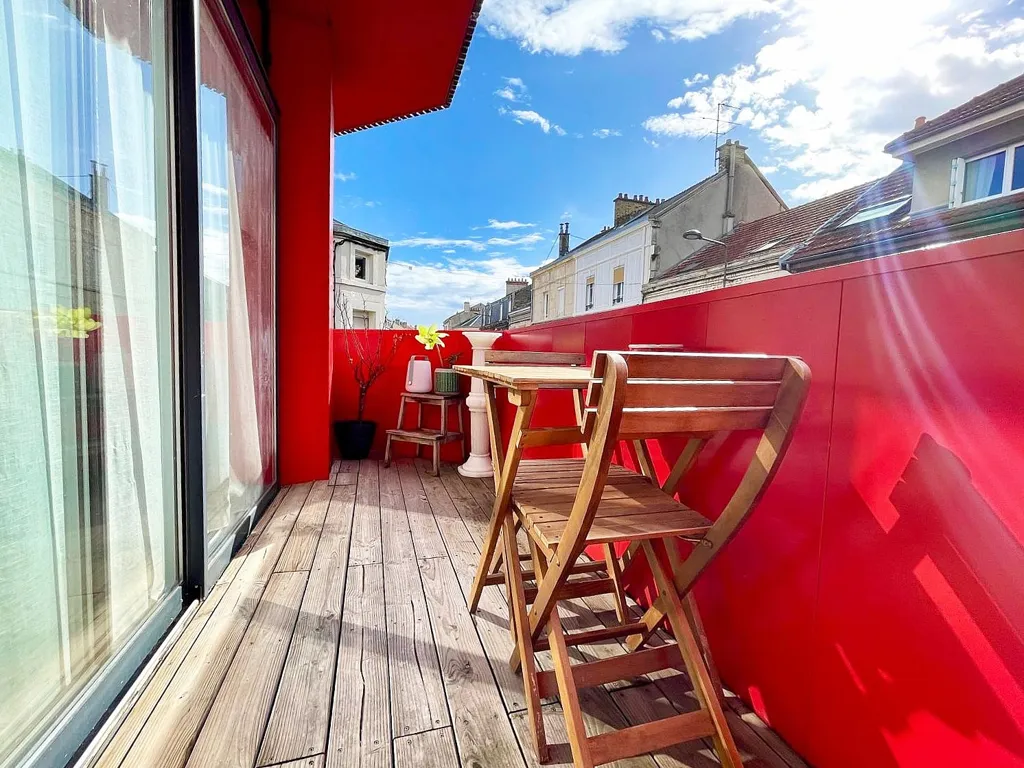 Balcony - Type 3 Apartment with Terrace in Reims