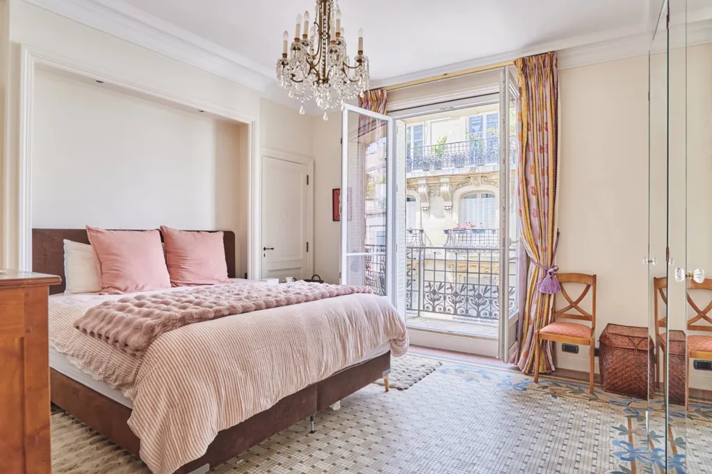 Chambres - Appartement Familial avec Balcons au 16e Arrondissement de Paris