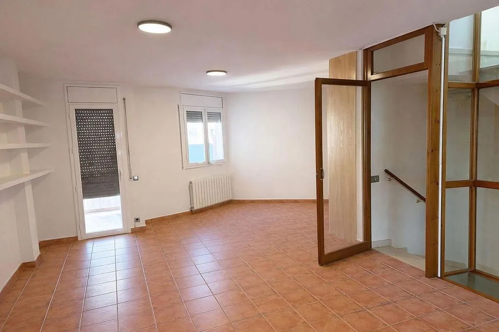 Elutuba - Triplex with Large Terrace in Horta-Guinardó