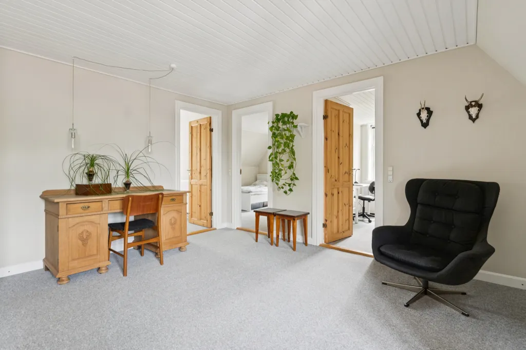 Kabinet - Classic Farmhouse with Stable in Kosterslev