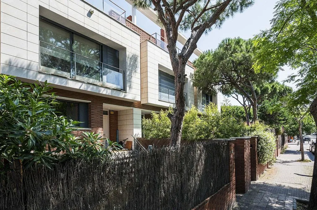 Extérieur - Seafront Semi-detached House with Pool in Gavà Mar