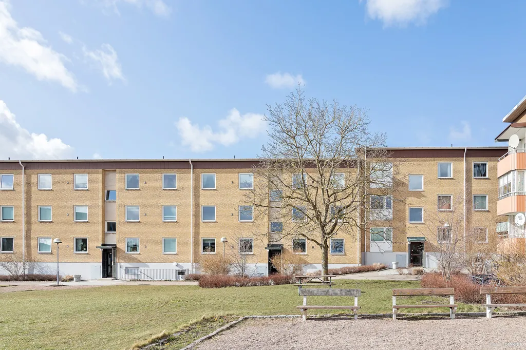 Garden - Two-Bedroom Flat with Glazed Balcony in Åstorp