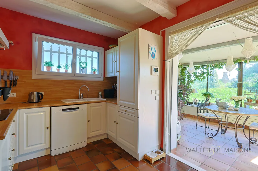 Kitchen - Villa with Independent Apartment in Le Pradet