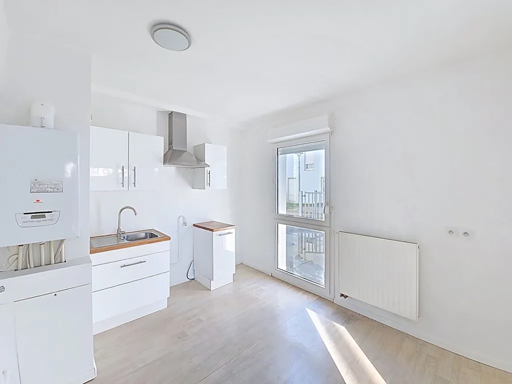 Cuisine - Appartement Moderne avec Balcon à Lormont