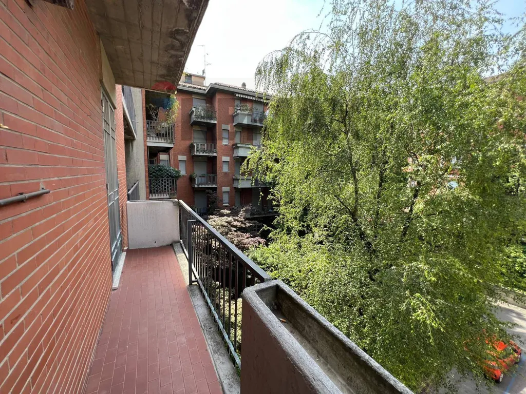 Balcone - Trilocale con balconi nel centro di Bergamo