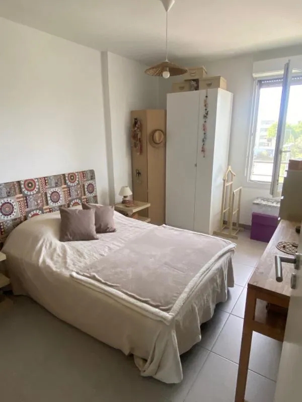 Chambres - Appartement Lumineux avec Terrasse et Garage
