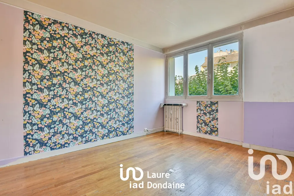 Chambres - Appartement de 6 Pièces avec Balcons en Centre-Ville