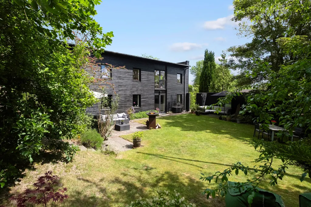 Aed - Architect-designed House with Garden in Espergærde