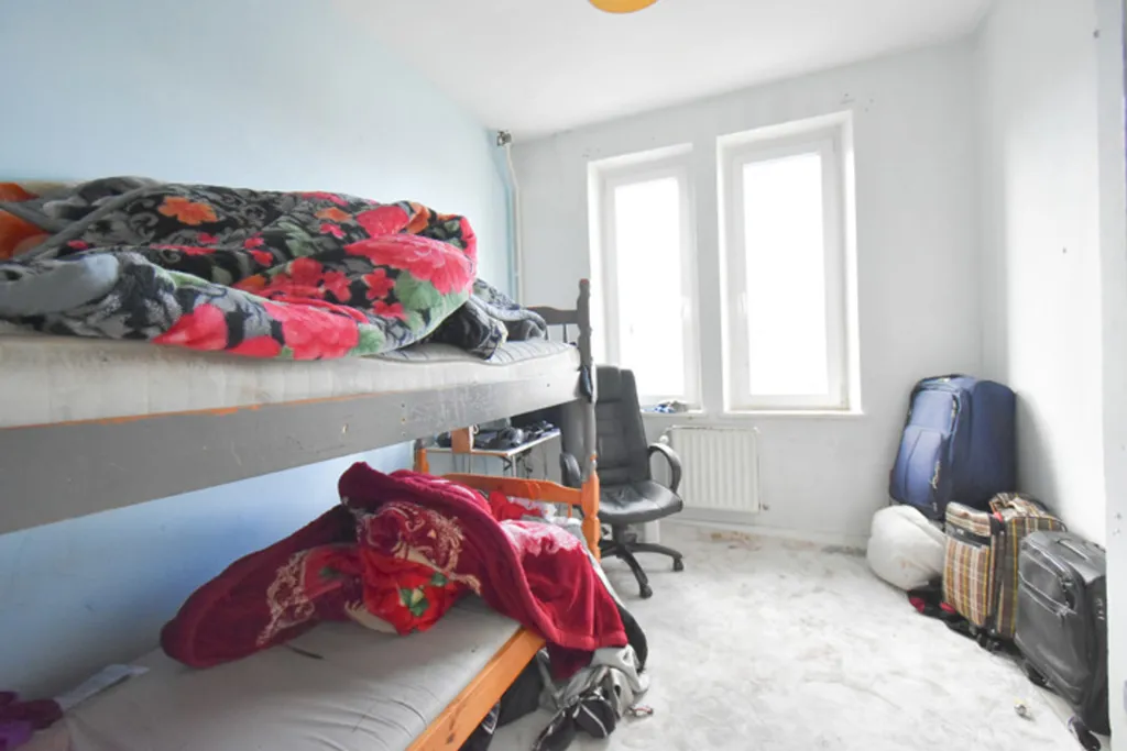 Chambres - Immeuble à Rénover avec Jardin à Verviers