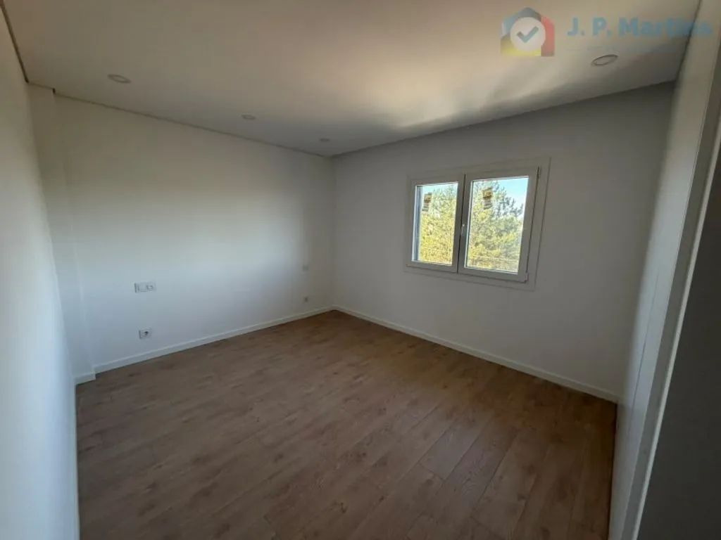 Pièces - Luxury Detached House with Pool in Seixal
