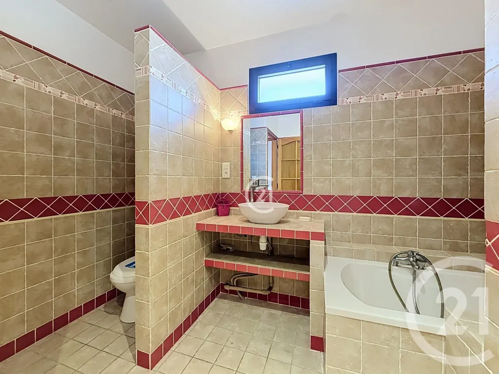 Vannitoad - Character House with Potential in Eyragues Centre