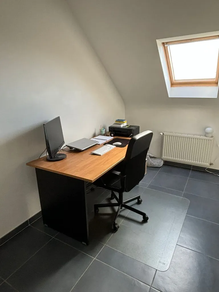 Bureau - Appartement Duplex avec Jardin Commun à Proximité de Mons