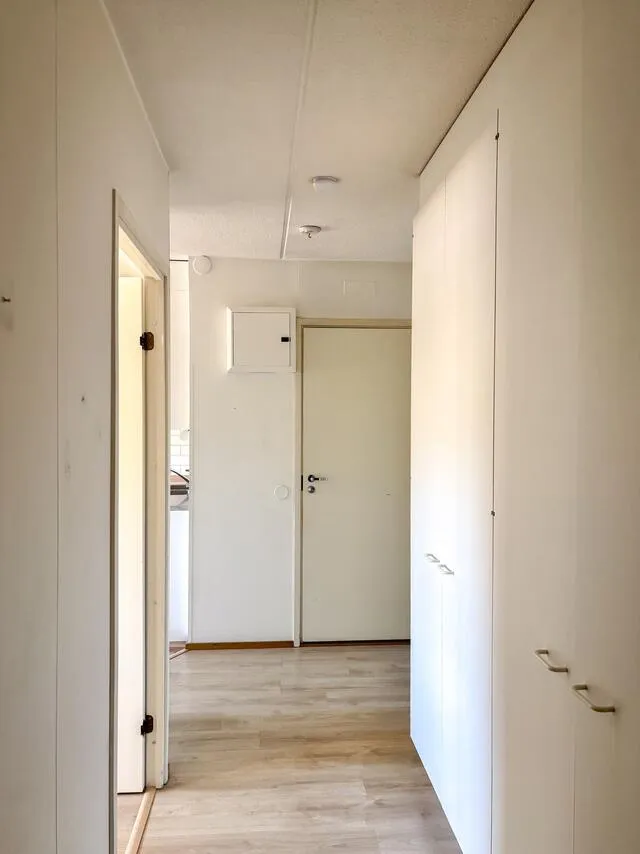 Esik - Spacious Flat with Balcony in Länsimäki, Vantaa