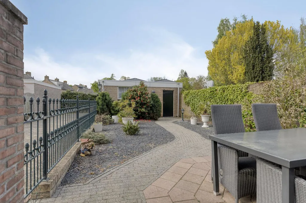 Terrasse - Corner House with Garden in 's-Hertogenbosch