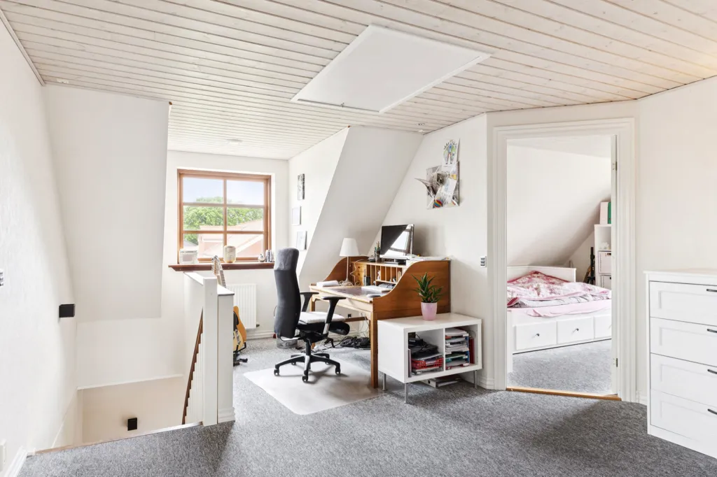 Office - Villa with Garden in Øster Vedsted
