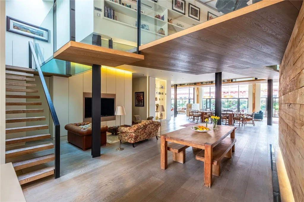 Living Room - 3-bedroom property in London