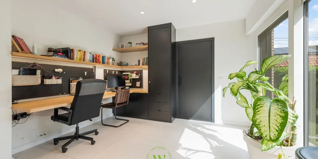 Kabinet - Modernised House with Garden in Izegem